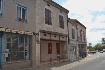 Town house with terrace in the heart of Lauzerte      